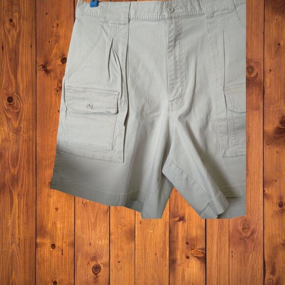 Cabela's Women's Size 18 Reg Khaki Beige Cargo Shorts Pockets Utility - Picture 3 of 5